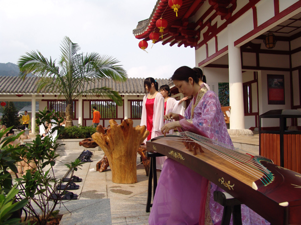 龍?jiān)礈厝?>
									<div   id=